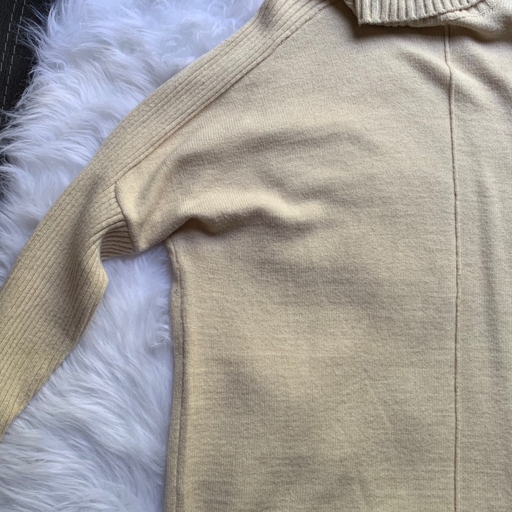 Turtle neck - Picture 2 of 2